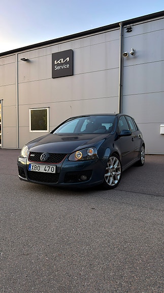 Volkswagen Golf V 3 of 9