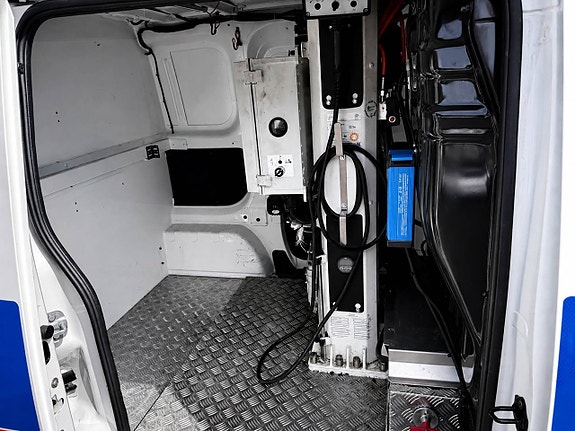 Nissan e-NV200 14 of 14