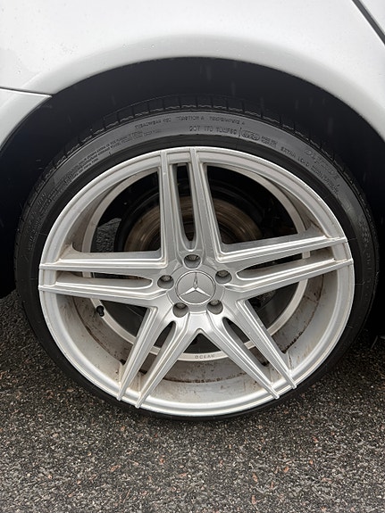 Mercedes-Benz E280 9 of 19