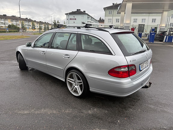 Mercedes-Benz E280 3 of 19