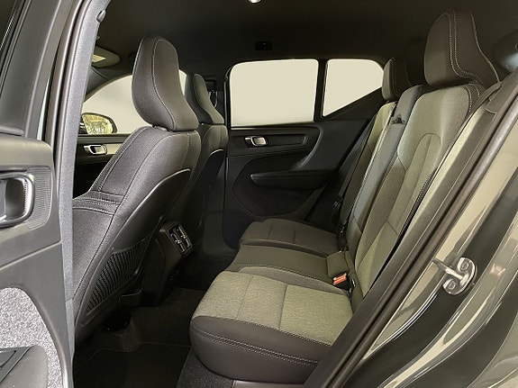 Volvo XC40 11 of 15