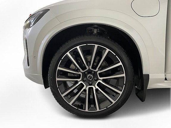 Volvo XC90 7 of 12