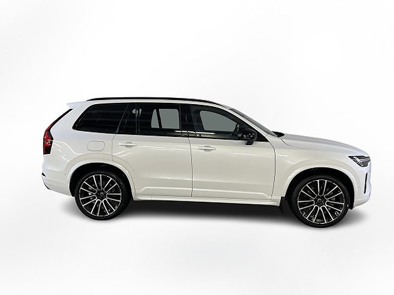 Volvo XC90 2 of 12