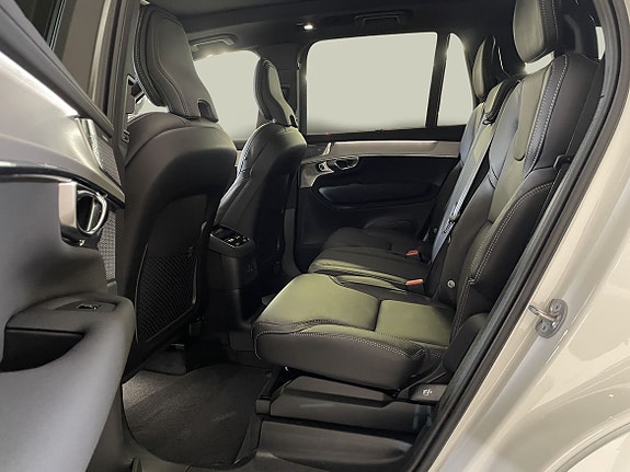 Volvo XC90 10 of 12