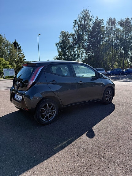 Toyota Aygo 4 of 17