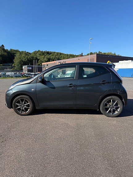 Toyota Aygo 8 of 17