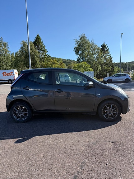 Toyota Aygo 7 of 17