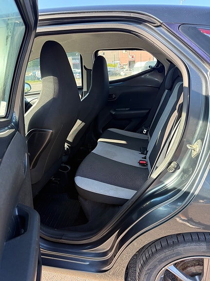 Toyota Aygo 11 of 17