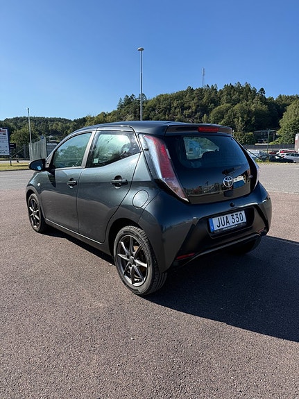 Toyota Aygo 5 of 17