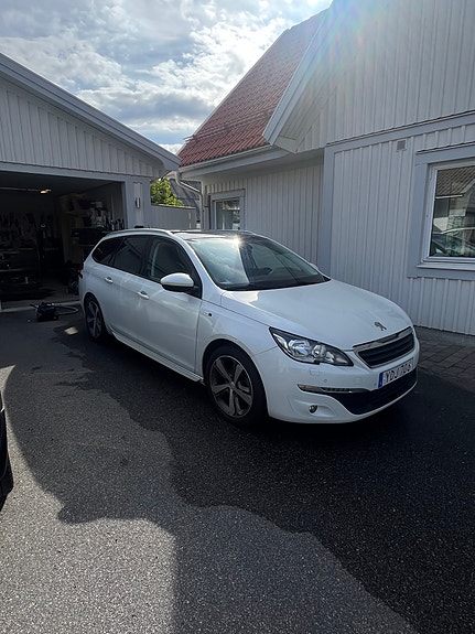 Peugeot 308 SW 3 of 8