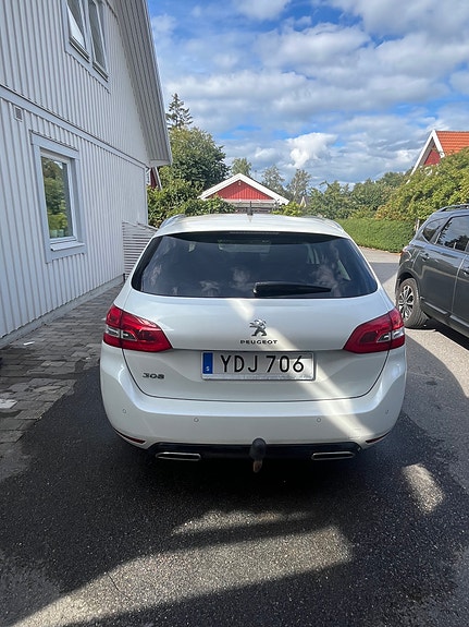 Peugeot 308 SW 4 of 8