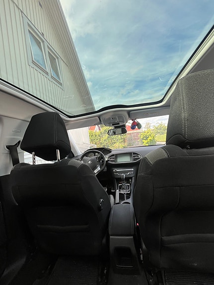 Peugeot 308 SW 8 of 8