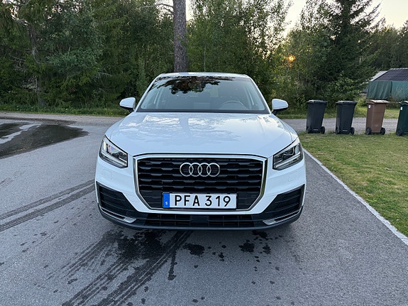 Audi Q2 2 of 10