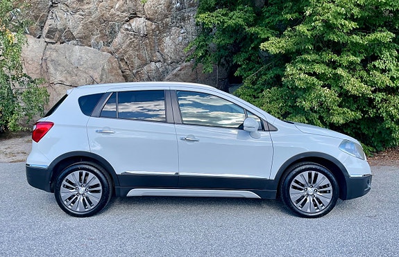 Suzuki S-Cross 3 of 8