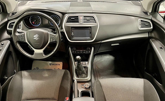 Suzuki S-Cross 6 of 8