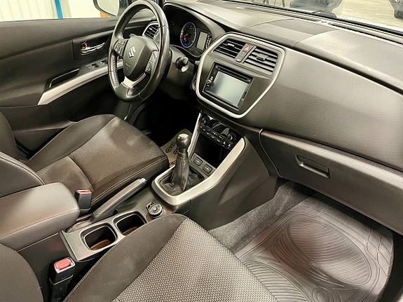 Suzuki S-Cross 7 of 8