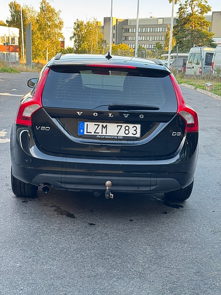 Volvo V60 2 of 7