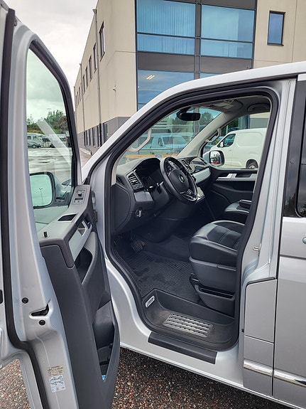 Volkswagen Multivan 8 of 17