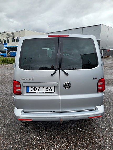 Volkswagen Multivan 3 of 17