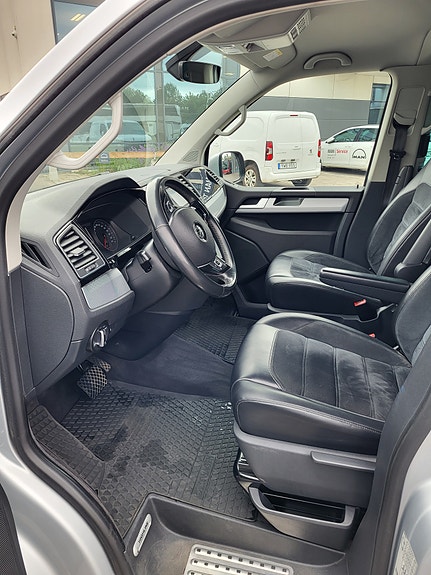 Volkswagen Multivan 7 of 17