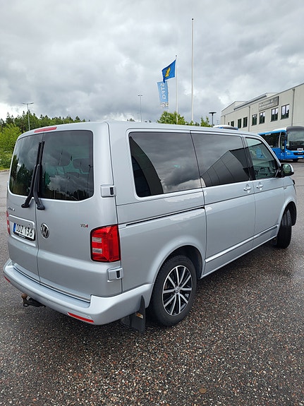 Volkswagen Multivan 5 of 17