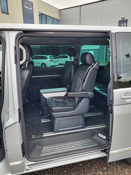 Volkswagen Multivan 9 of 17