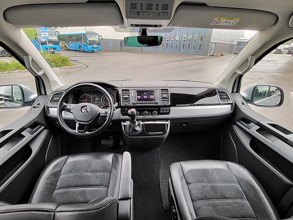 Volkswagen Multivan 13 of 17