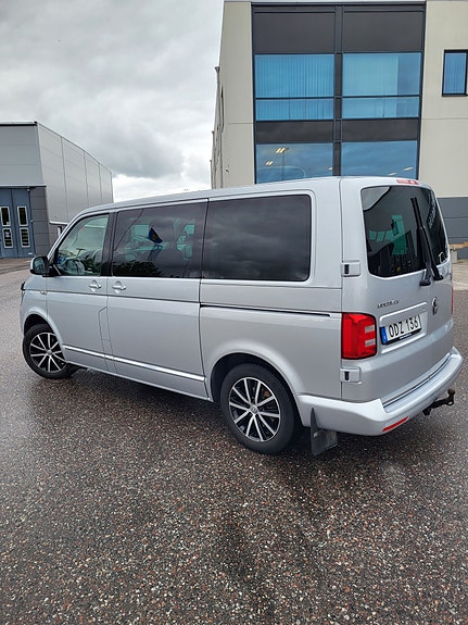 Volkswagen Multivan 4 of 17