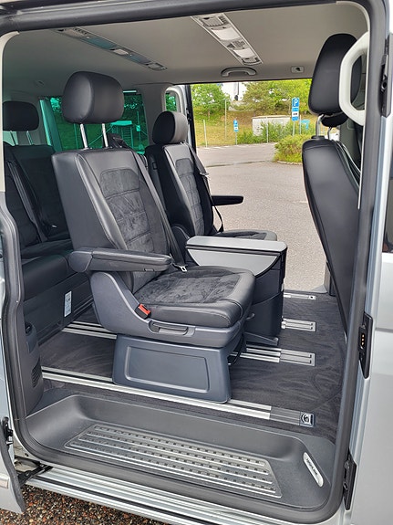 Volkswagen Multivan 10 of 17