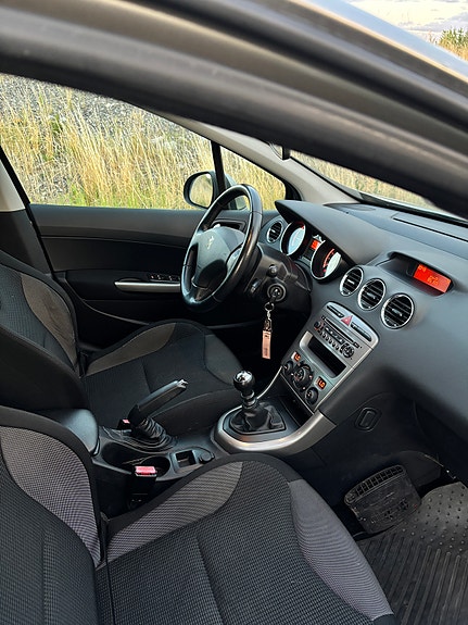 Peugeot 308 SW 5 of 9