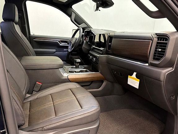 Chevrolet Silverado 1500 11 of 24
