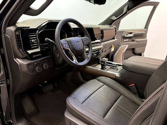 Chevrolet Silverado 1500 10 of 24