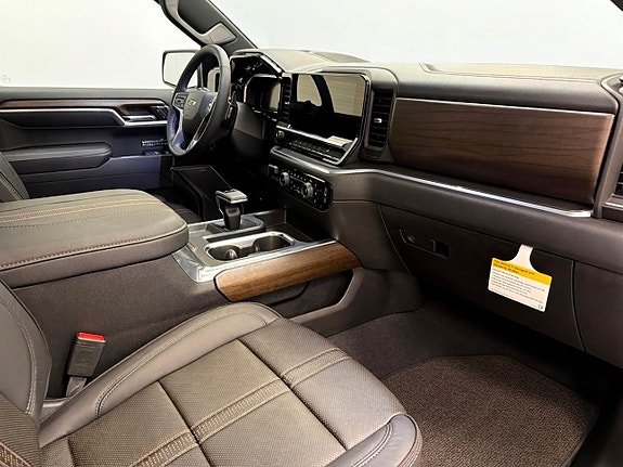 Chevrolet Silverado 1500 12 of 24