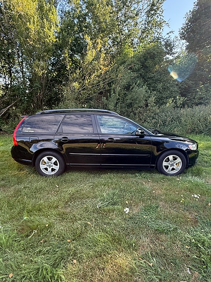 Volvo V50 2 of 11