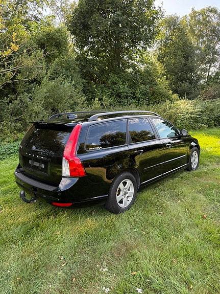 Volvo V50 3 of 11
