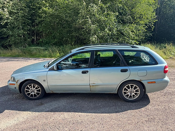 Volvo V40 3 of 12