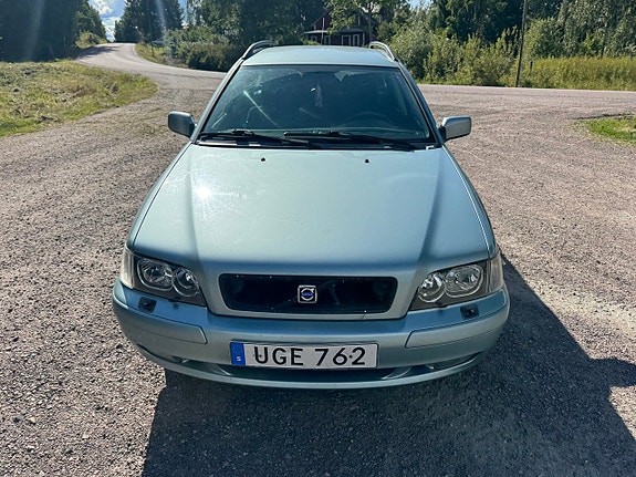 Volvo V40 8 of 12