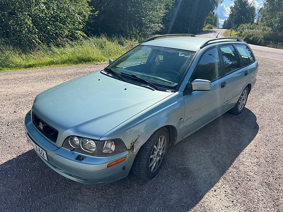 Volvo V40 2 of 12