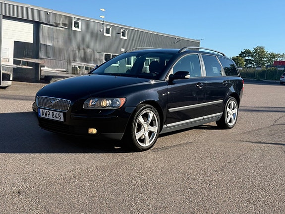 Volvo V50 2 of 19