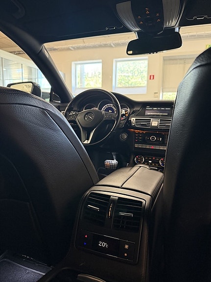 Mercedes-Benz CLS350 6 of 17