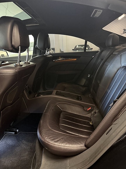 Mercedes-Benz CLS350 16 of 17
