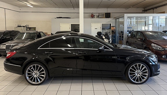 Mercedes-Benz CLS350 2 of 17