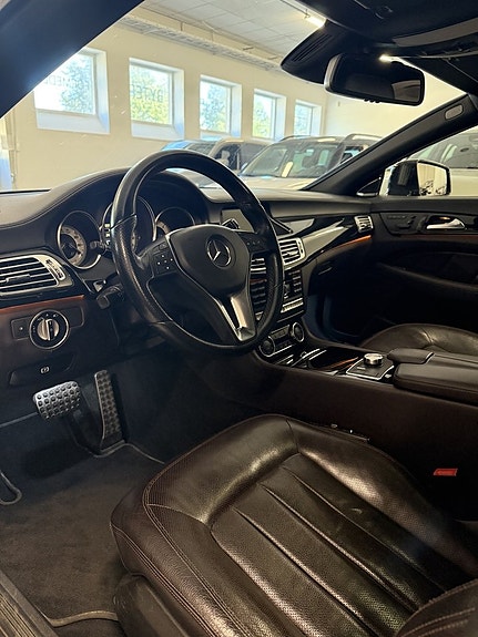 Mercedes-Benz CLS350 8 of 17