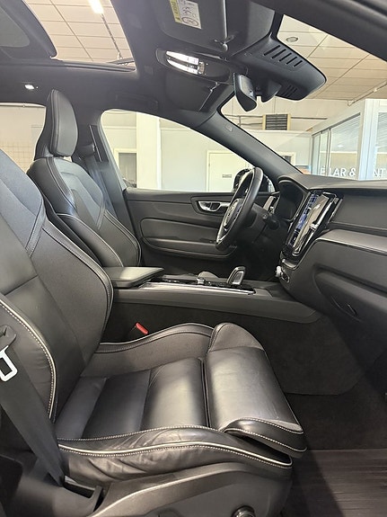 Volvo XC60 17 of 23