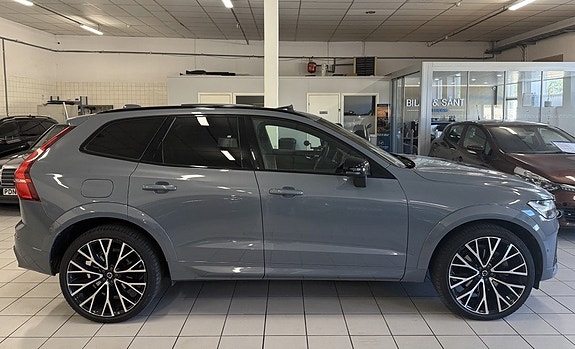 Volvo XC60 2 of 23