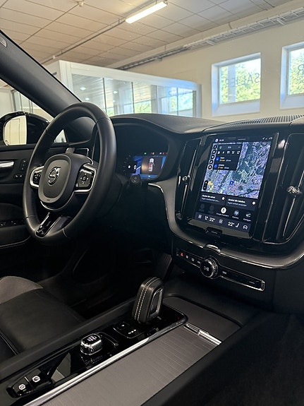 Volvo XC60 16 of 23