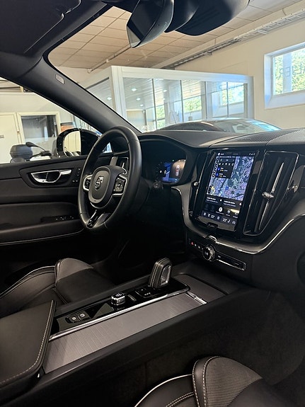 Volvo XC60 15 of 23