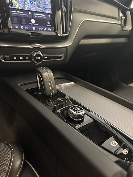 Volvo XC60 13 of 23