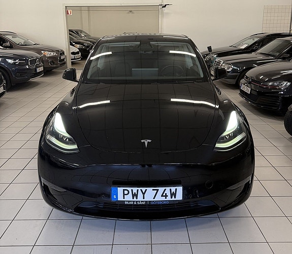 Tesla Model Y 6 of 18