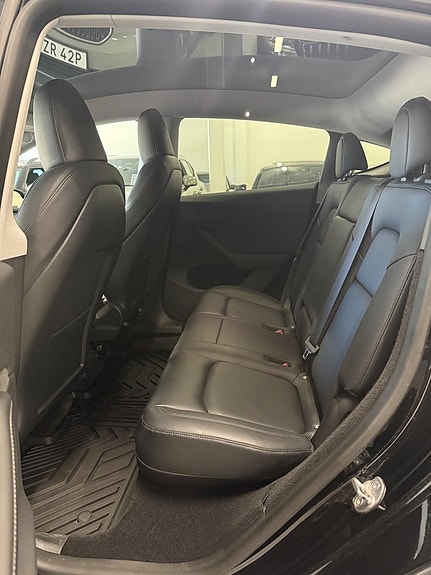 Tesla Model Y 18 of 18